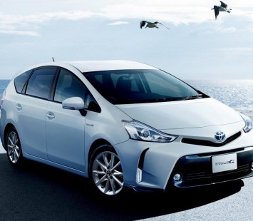 Обзор Toyota Prius Alpha