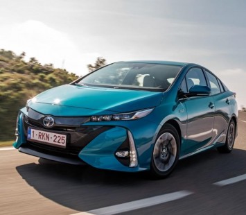 Тойота Приус ПХВ (Toyota Prius PHV), Комплектации и обзоры 4-ое поколение