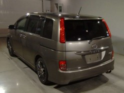 Toyota Isis 1.8 Platana limited 2010