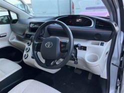 Toyota Sienta 1.5 X 2016