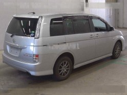 Toyota Isis 1.8 Platana V Selection 4WD 2012