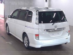 Toyota Isis 1.8 Platana 2013