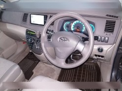 Toyota Isis 1.8 Platana limited 2010