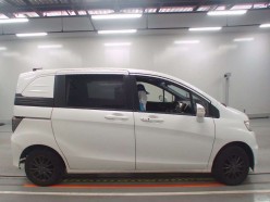 Honda Freed Spike 1.5 G Just Selection 4WD 2015