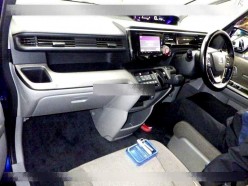 Honda Stepwgn 1.5 G Honda Sensing 8 Seater 4WD 2017