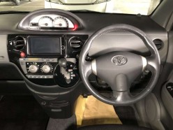 Toyota Sienta 1.5 Dice Limited 2013