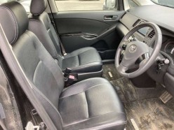 Toyota Isis 1.8 Platana V Selection 2012