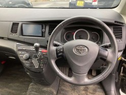 Toyota Isis 1.8 Platana V Selection 2012