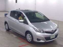 Toyota Vitz 1.3 F Smile Edition 2013