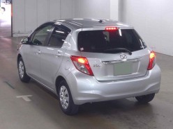 Toyota Vitz 1.3 F Smile Edition 2013