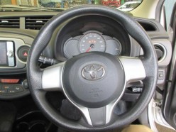 Toyota Vitz 1.3 F Smile Edition 2013