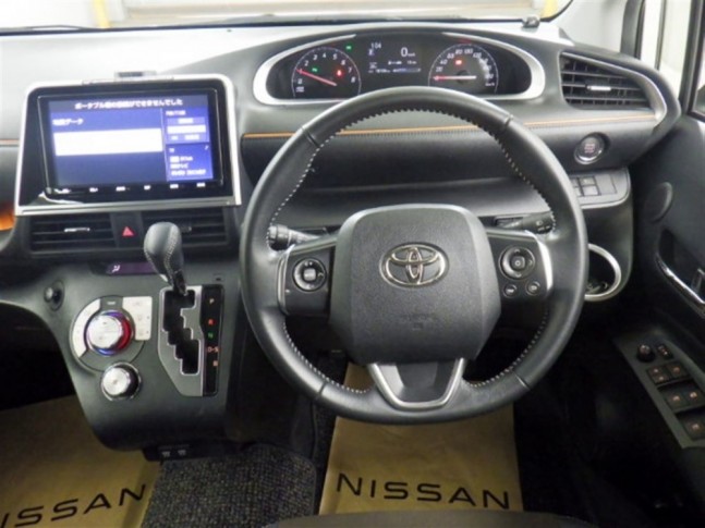 Toyota Sienta 1.5 G Cuero 7 Seater 2022
