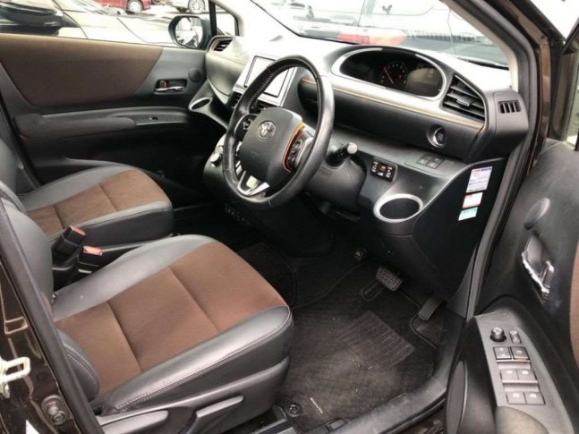 Toyota Sienta 1.5 G Cuero 7 Seater 2021