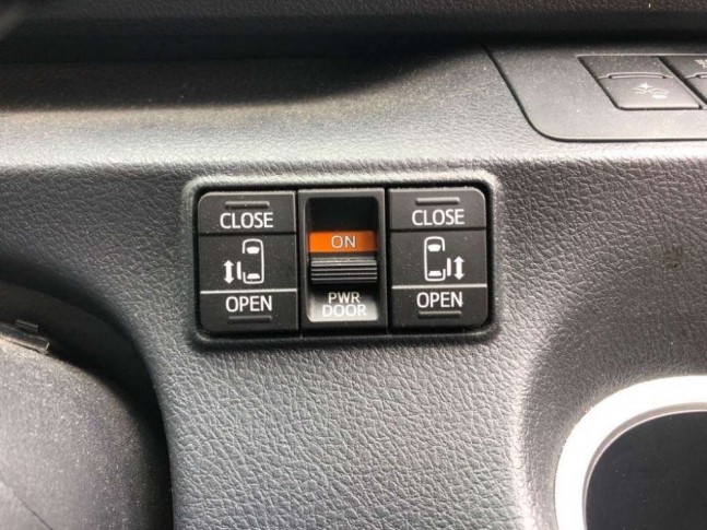 Toyota Sienta 1.5 G Cuero 7 Seater 2021