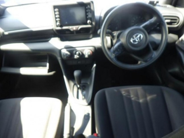 Toyota Yaris 1.0 X 2022