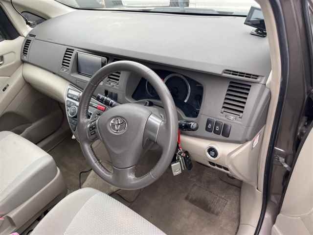 Toyota Isis 1.8 Platana limited 2009