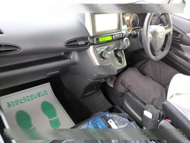 Toyota Wish 1.8 X HID selection 2012