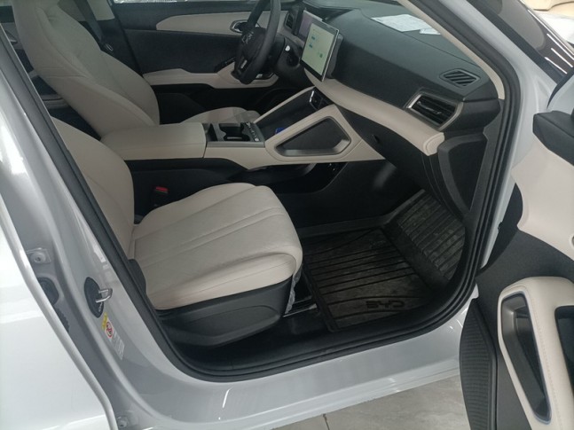 BYD Yuan Up 32 kWh Intelligent Driving Pilot 2025