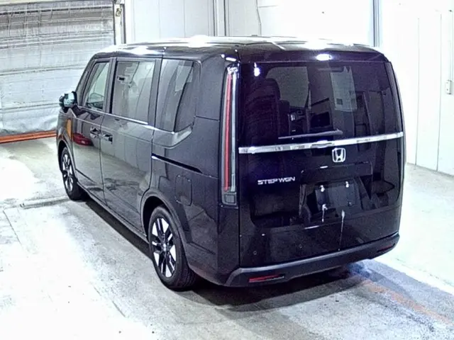 Honda Stepwgn 1.5 AIR 8 seater 2023