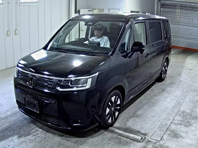 Honda Stepwgn 1.5 AIR 8 seater 2023