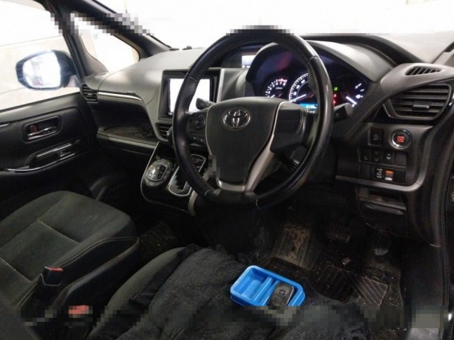 Toyota Esquire 2.0 Xi 4WD 8-seater 2019