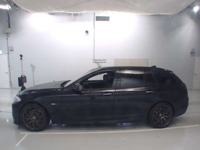 BMW 5-Series Touring 523i M Sport 2011