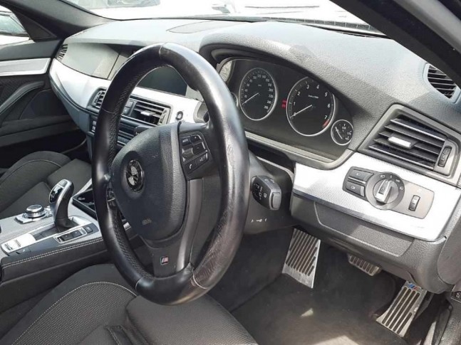 BMW 5-Series Touring 523i M Sport 2011