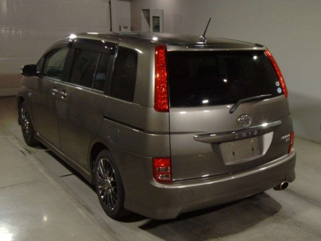 Toyota Isis 1.8 Platana limited 2010