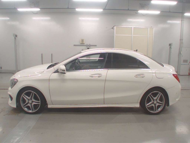Mercedes-Benz CLA-Class CLA 180 AMG Line 2015