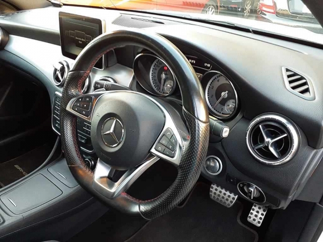 Mercedes-Benz CLA-Class CLA 180 AMG Line 2015