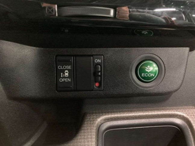 Honda Stepwgn 1.5 B Honda Sensing 7 seater 2019