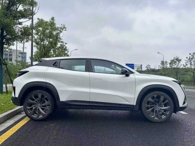 Changan UNI-T 1.5 AMT Premium Sport 2021