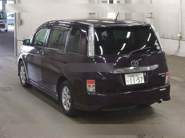 Toyota Isis 1.8 Platana 2012