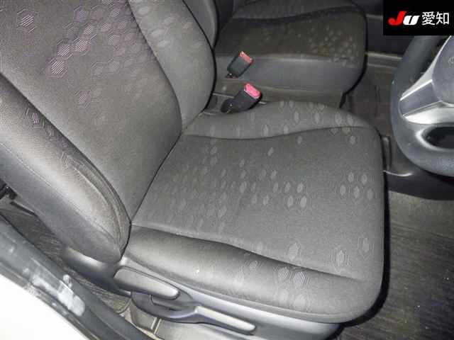 Toyota Ractis 1.3 X 2013