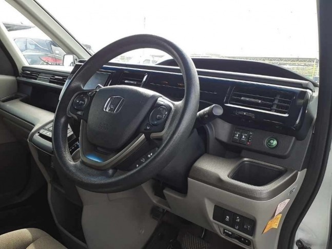 Honda Stepwgn 1.5 G Honda Sensing 7 seater 2021