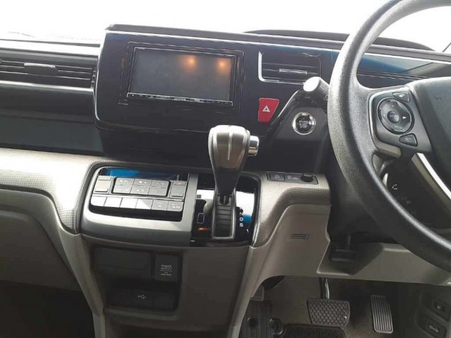 Honda Stepwgn 1.5 G Honda Sensing 7 seater 2021