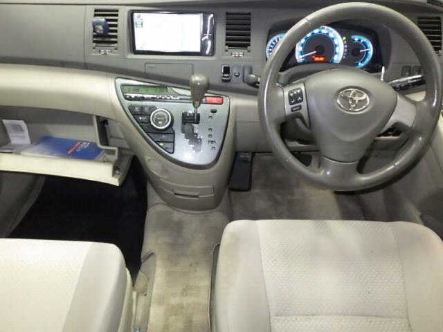Toyota Isis 1.8 Platana limited 2010