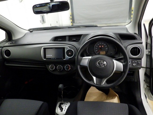 Toyota Vitz 1.0 F Smile Edition 2012
