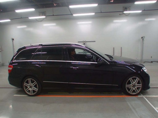 Mercedes-Benz E-Class E 250 BlueEfficiency Avantgarde 2013
