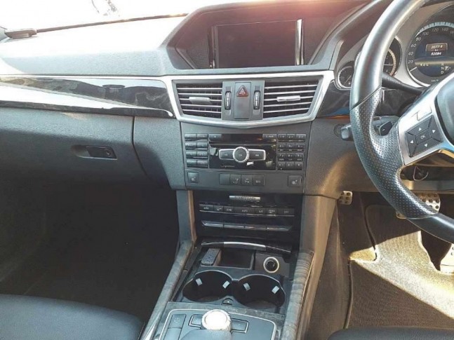 Mercedes-Benz E-Class E 250 BlueEfficiency Avantgarde 2013
