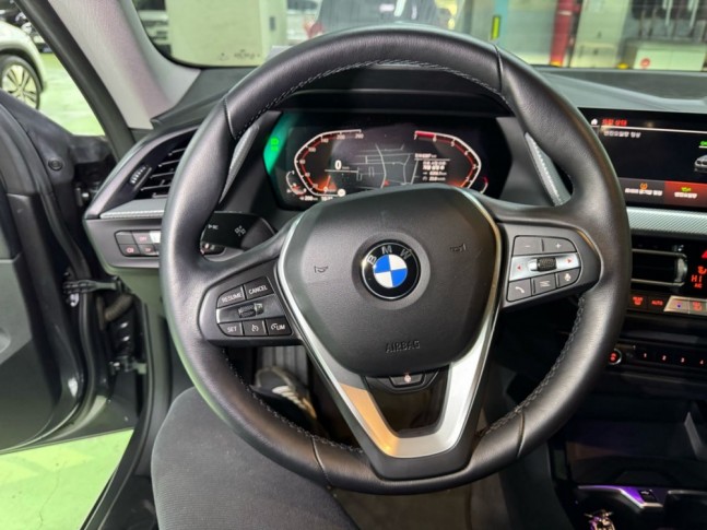 BMW 2-Series 220i AT Advantage 2021