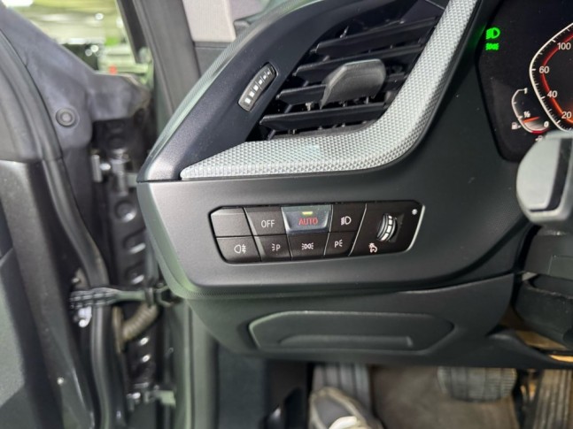 BMW 2-Series 220i AT Advantage 2021