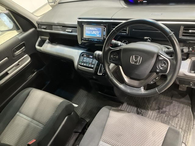 Honda Stepwgn 1.5 Spada Honda Sensing 7 seater 2015