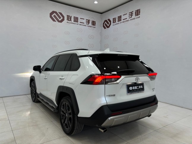 Toyota RAV4 2.0 CVT Premium 4WD 2022