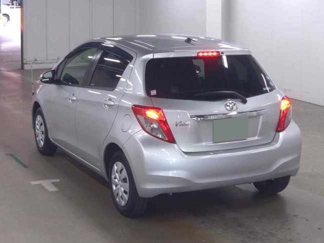 Toyota Vitz 1.3 F Smile Edition 2013