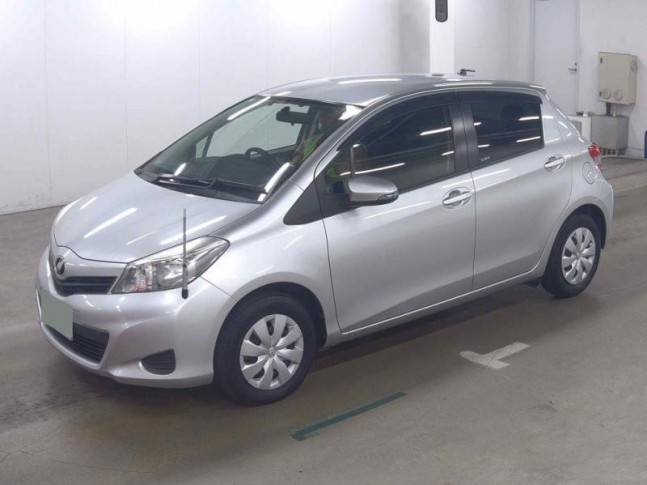 Toyota Vitz 1.3 F Smile Edition 2013