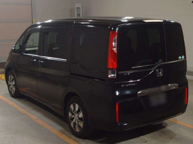 Honda Stepwgn 1.5 B 8 seater 2016