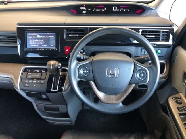 Honda Stepwgn 1.5 B 8 seater 2016