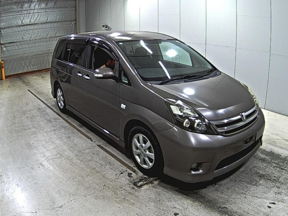 Toyota Isis 1.8 Platana V Limited 2011